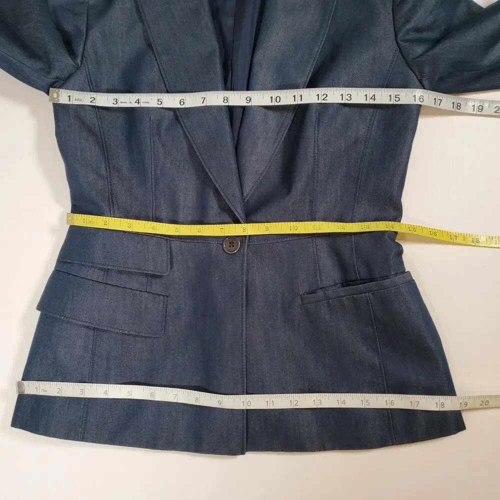 Vintage Emanuel Ungaro Women Denim Blazer Size 2P Blue Lightweight Tailored Fit - Picture 10 of 10